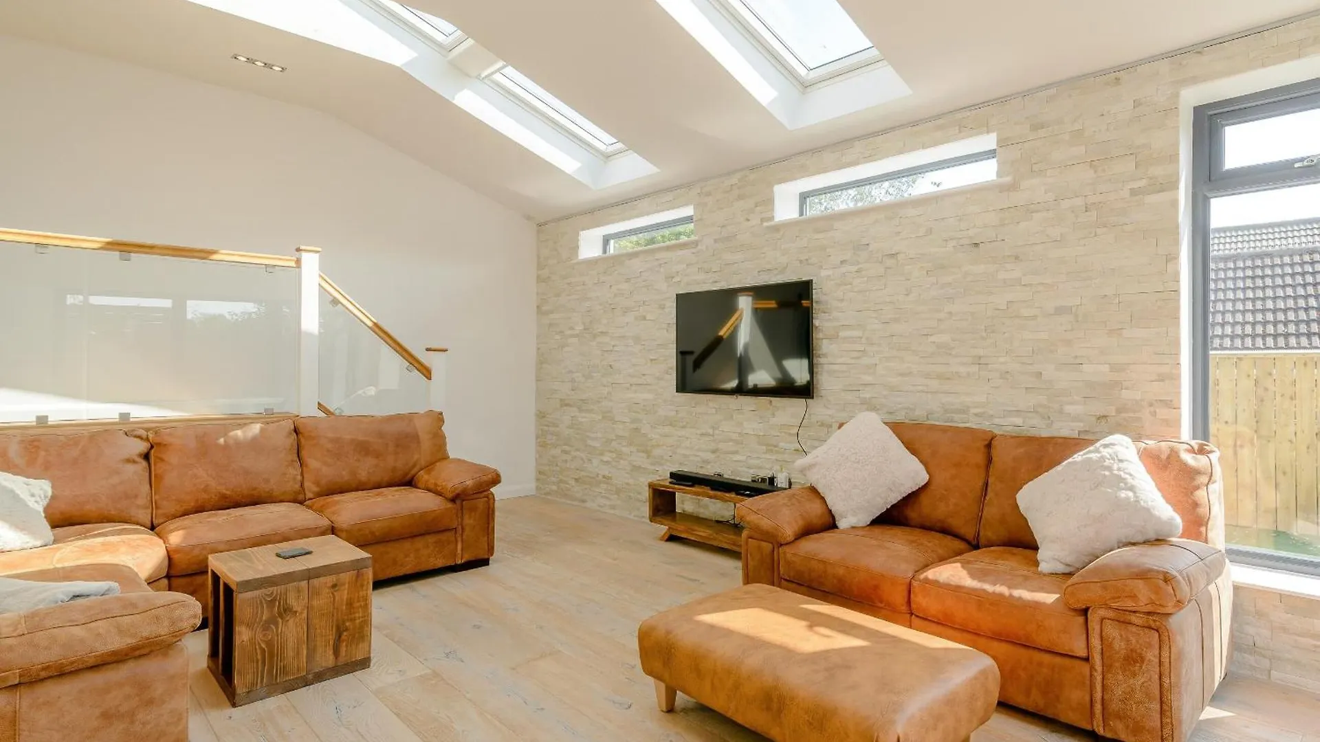 Carmel Villa Whitby Nyaraló